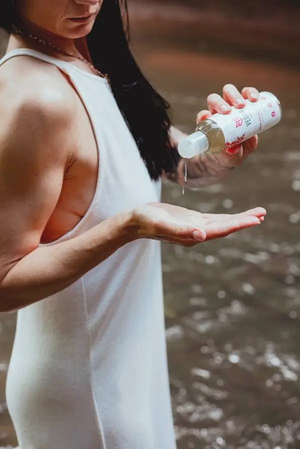 https://vegan-fox.com/wp-content/uploads/2021/08/rozu-micelarais-udens-vegan-fox-2.webp