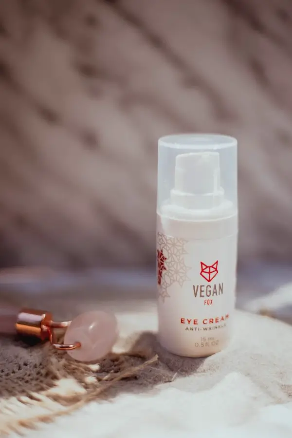 https://vegan-fox.com/wp-content/uploads/2021/09/acu-krems-vegan-fox-2.webp