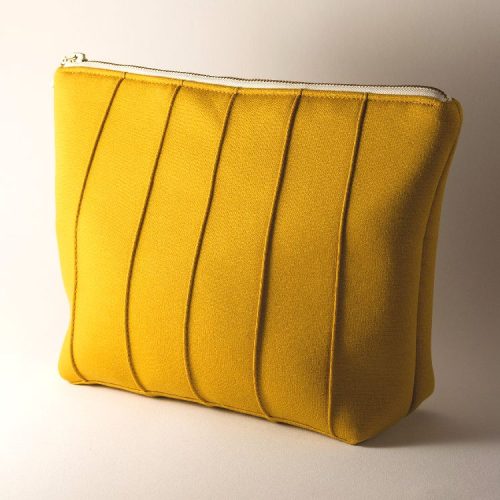 Cosmetic bag for woman in easy-care fabric