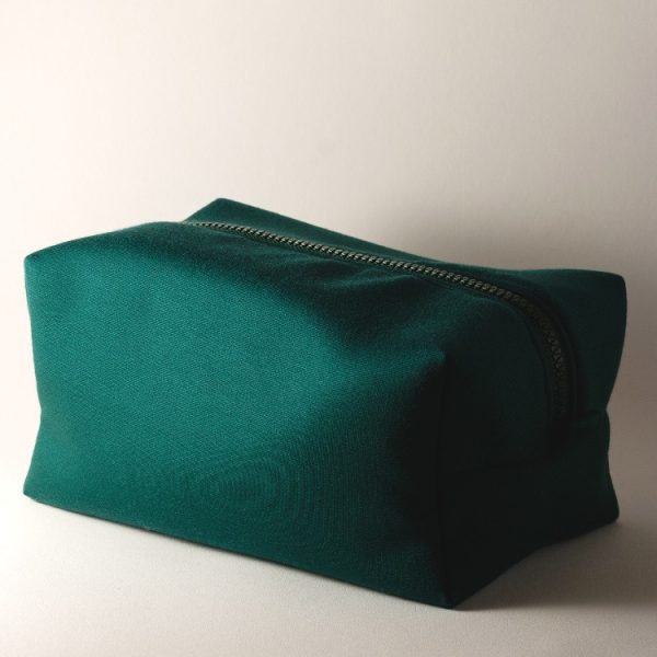 Cosmetic bag for man in easy-care fabric