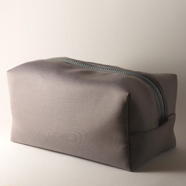 Cosmetic bag for man in easy-care fabric