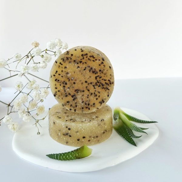 Solid body scrub with kiwi seeds and lemongrass